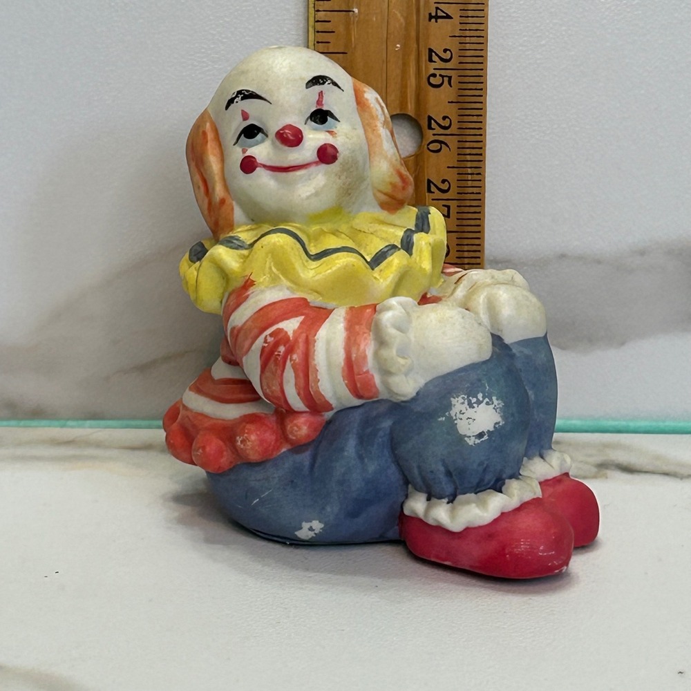 Vintage 1992 Albert E Price Ceramic Clown Figurine Sitting Circus Decor SP188